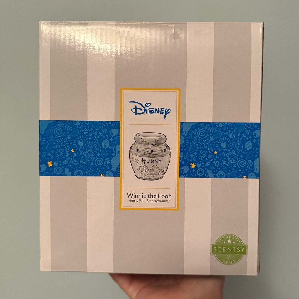 **SOLD** Disney Scentsy Winnie the Pooh Warmer